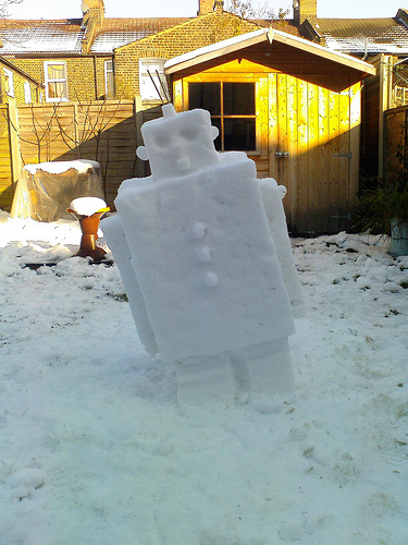 Illustration for article titled Fun and Fantastical Snowmen to Make Your Winter Bright